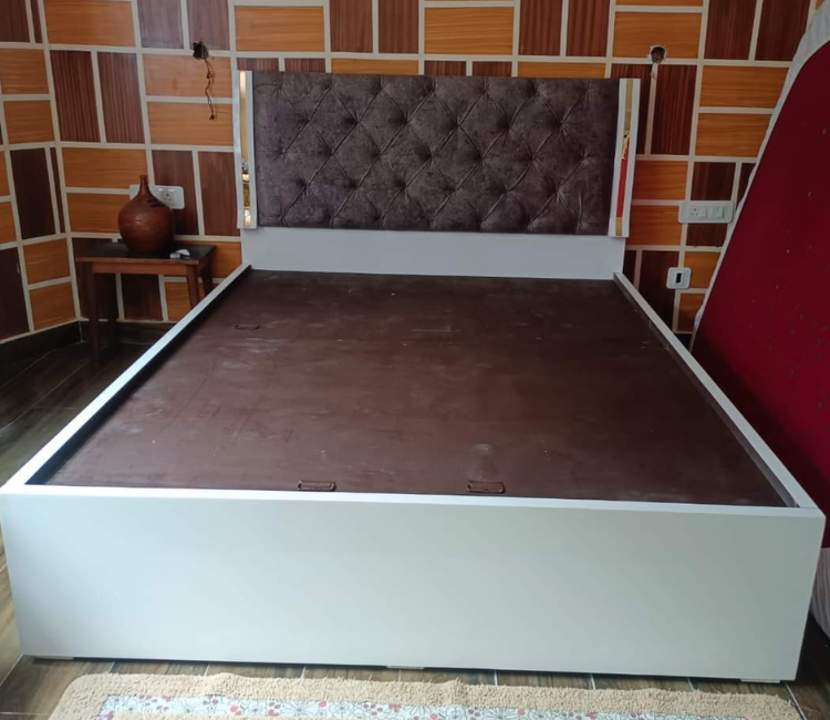 Queen Size Bed (6.5 X 5 With Storage) With 60 Months Waranty